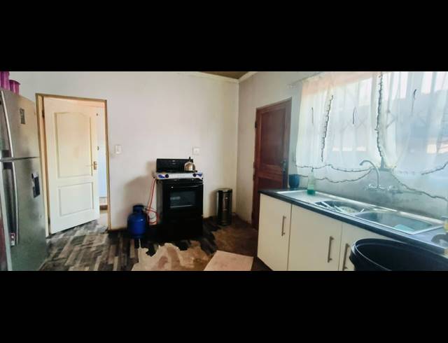 2 BEDROOM HOUSE FOR SALE IN TSHEPISONG